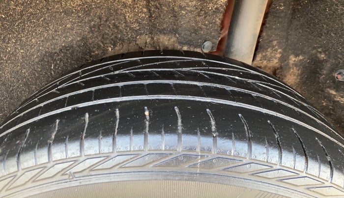 2018 Maruti Vitara Brezza ZDI PLUS AMT, Diesel, Automatic, 1,01,558 km, Left Rear Tyre Tread