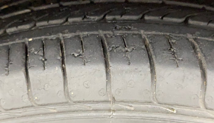 2016 Hyundai Elite i20 ASTA 1.2 (O), Petrol, Manual, 75,818 km, Left Front Tyre Tread