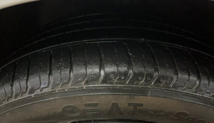 2022 Hyundai NEW I20 SPORTZ 1.2 MT, Petrol, Manual, 50,366 km, Left Front Tyre Tread