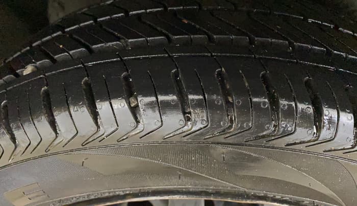 2016 Maruti Ertiga VXI CNG, CNG, Manual, 89,844 km, Right Rear Tyre Tread