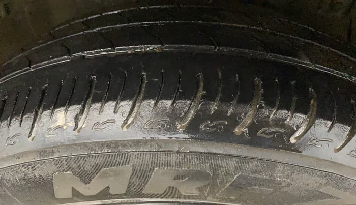 2016 Maruti Ertiga VXI CNG, CNG, Manual, 89,844 km, Right Front Tyre Tread