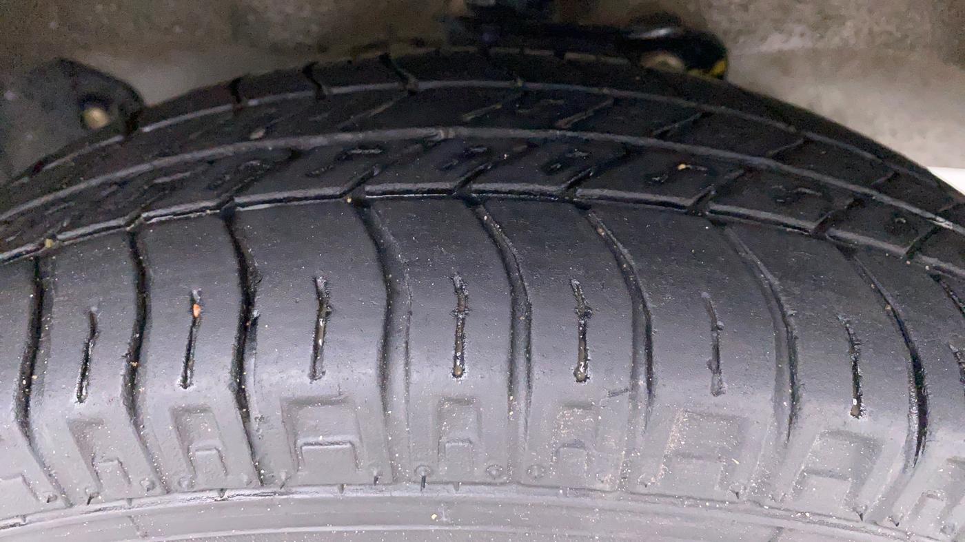 2021 Maruti Eeco 5 STR WITH AC PLUSHTR, Petrol, Manual, 24,079 km, Left Front Tyre Tread