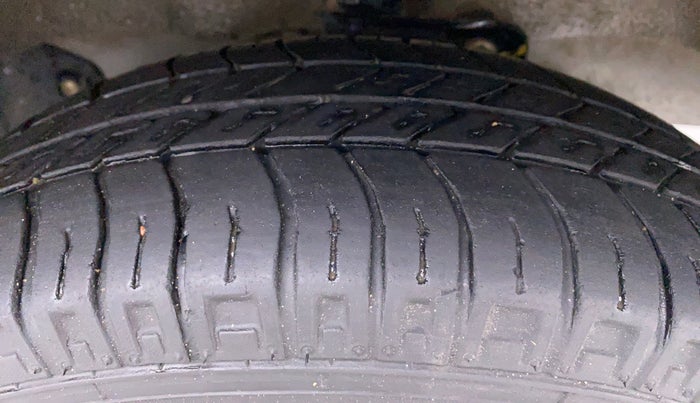 2021 Maruti Eeco 5 STR WITH AC PLUSHTR, Petrol, Manual, 24,079 km, Left Front Tyre Tread