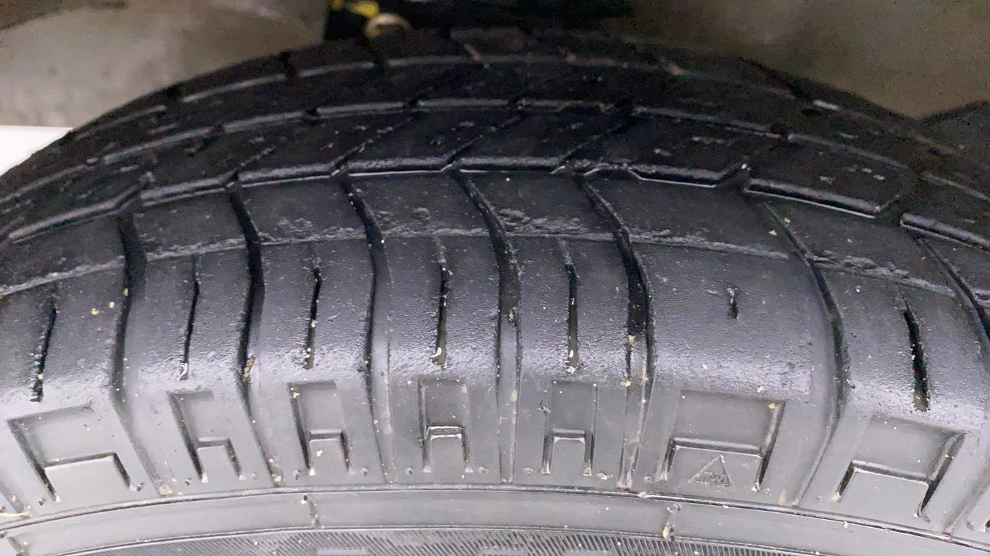 2021 Maruti Eeco 5 STR WITH AC PLUSHTR, Petrol, Manual, 24,079 km, Right Front Tyre Tread