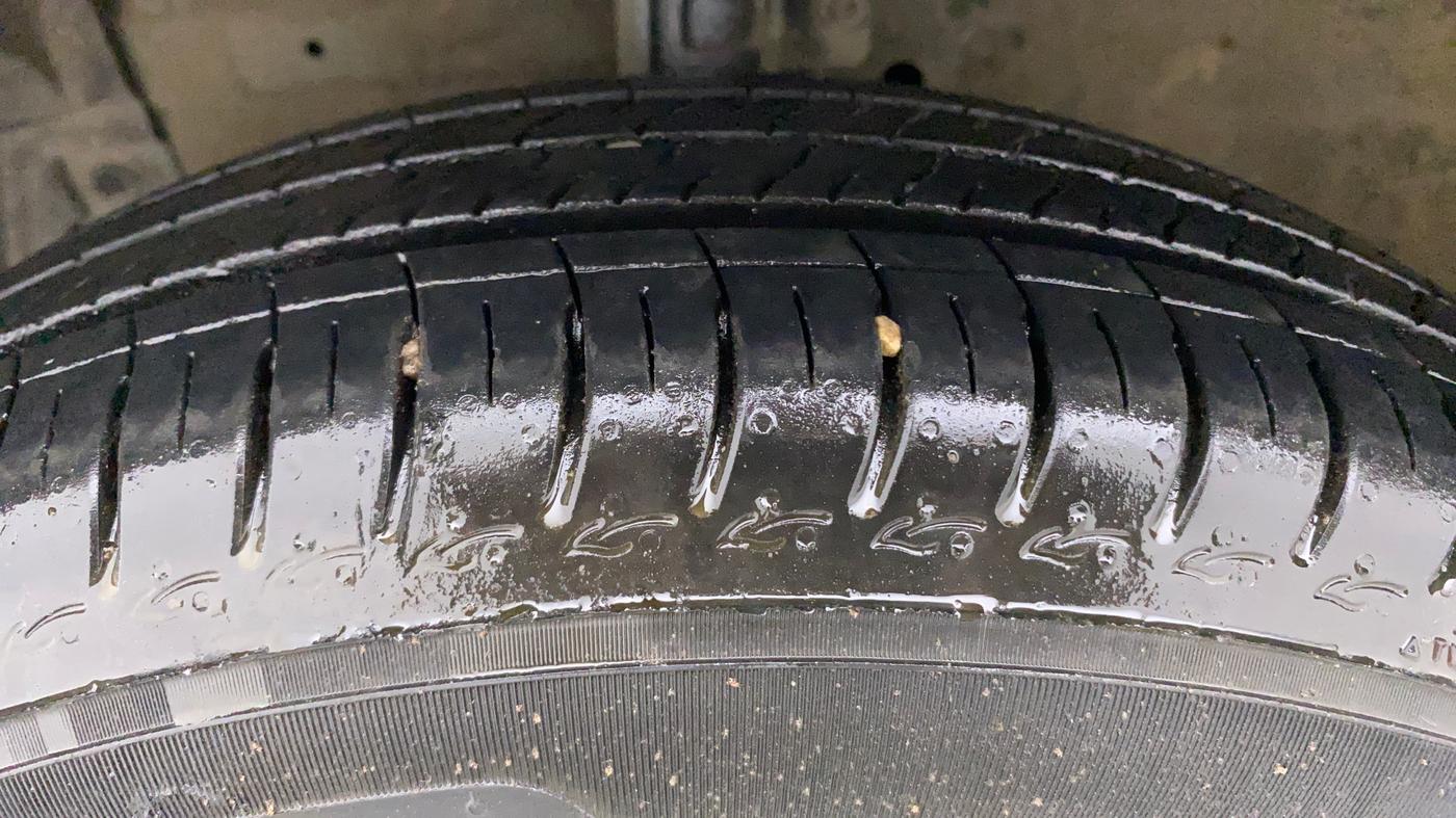 2012 Maruti Swift Dzire VXI, Petrol, Manual, 22,947 km, Left Front Tyre Tread