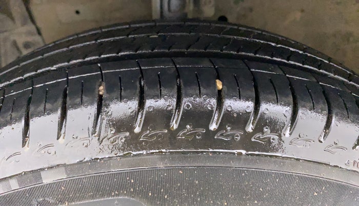 2012 Maruti Swift Dzire VXI, Petrol, Manual, 22,947 km, Left Front Tyre Tread