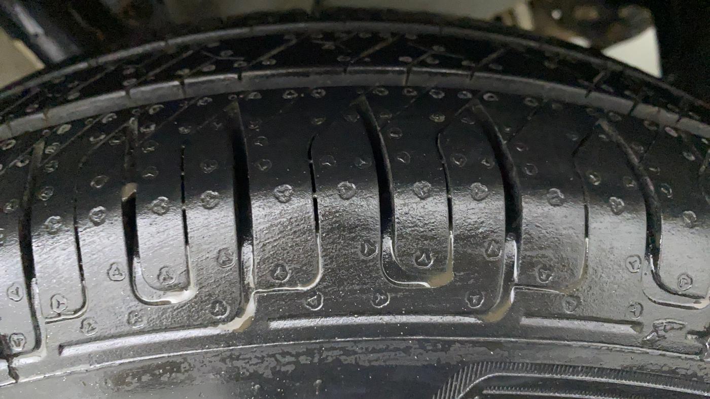 2018 Maruti Dzire VDI, Diesel, Manual, 31,892 km, Left Front Tyre Tread