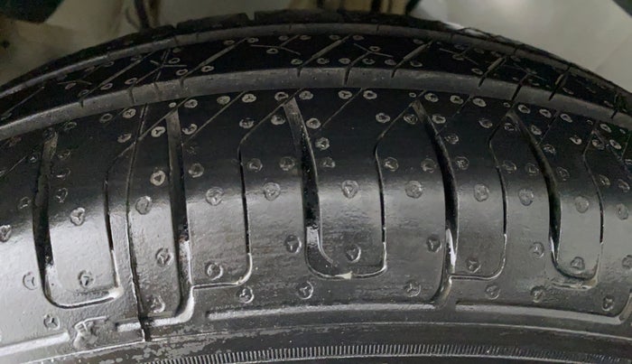 2018 Maruti Dzire VDI, Diesel, Manual, 31,892 km, Left Rear Tyre Tread