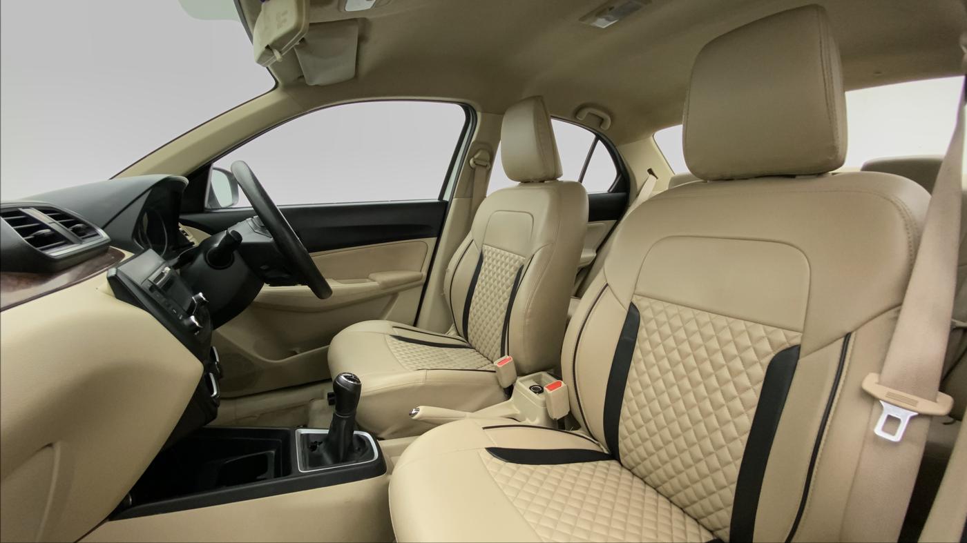 2018 Maruti Dzire VDI, Diesel, Manual, 31,892 km, Right Side Front Door Cabin