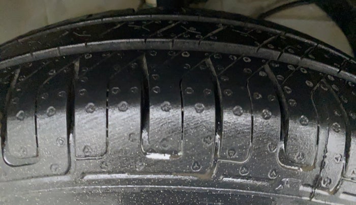 2018 Maruti Dzire VDI, Diesel, Manual, 31,892 km, Right Front Tyre Tread