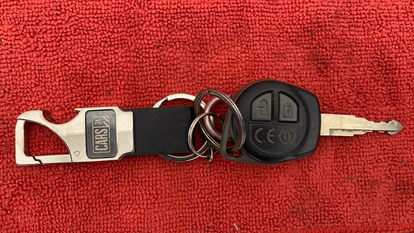 2018 Maruti Dzire VDI, Diesel, Manual, 31,892 km, Key Close Up