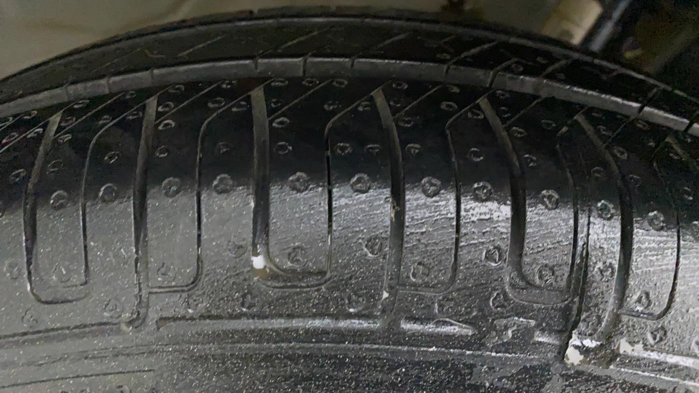 2018 Maruti Dzire VDI, Diesel, Manual, 31,892 km, Right Rear Tyre Tread