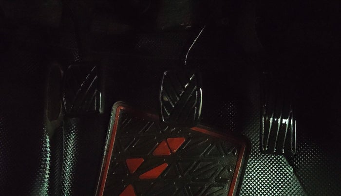 2017 Maruti Vitara Brezza VDI (O), Diesel, Manual, 79,525 km, Pedals