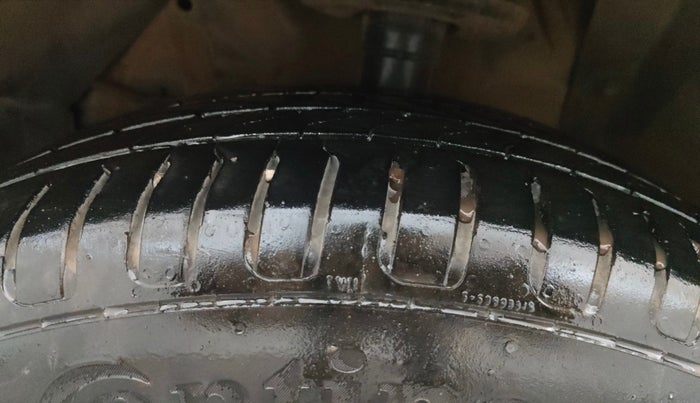 2017 Maruti Vitara Brezza VDI (O), Diesel, Manual, 79,525 km, Left Front Tyre Tread