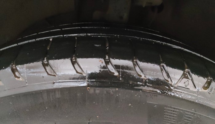 2017 Maruti Baleno ALPHA DIESEL 1.3, Diesel, Manual, 78,016 km, Left Front Tyre Tread