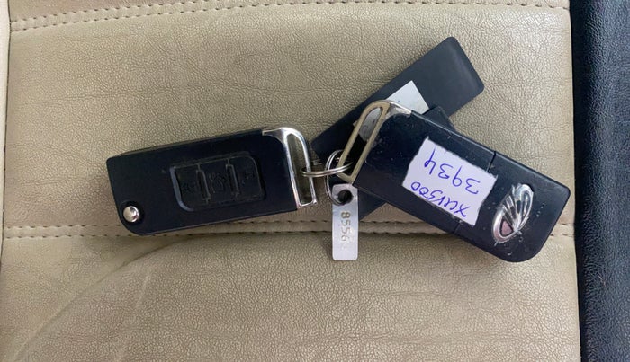 2013 Mahindra XUV500 W8, Diesel, Manual, 97,655 km, Key Close Up