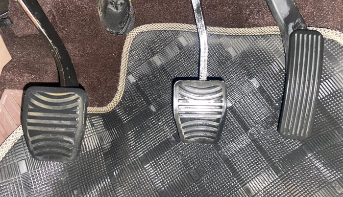 2013 Mahindra XUV500 W8, Diesel, Manual, 97,655 km, Pedals