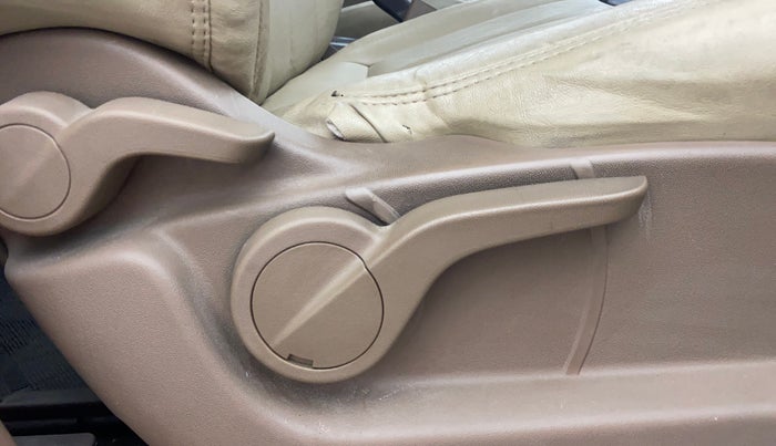 2013 Mahindra XUV500 W8, Diesel, Manual, 97,655 km, Driver Side Adjustment Panel