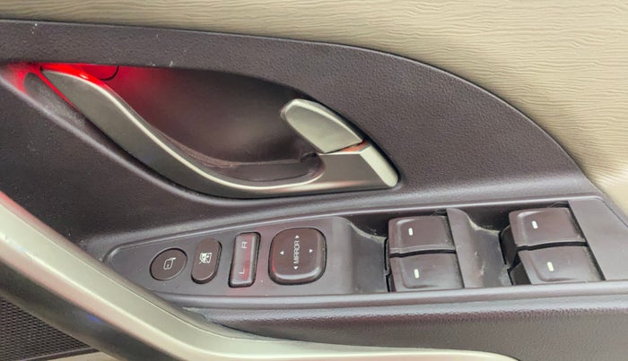 2013 Mahindra XUV500 W8, Diesel, Manual, 97,655 km, Driver Side Door Panels Control