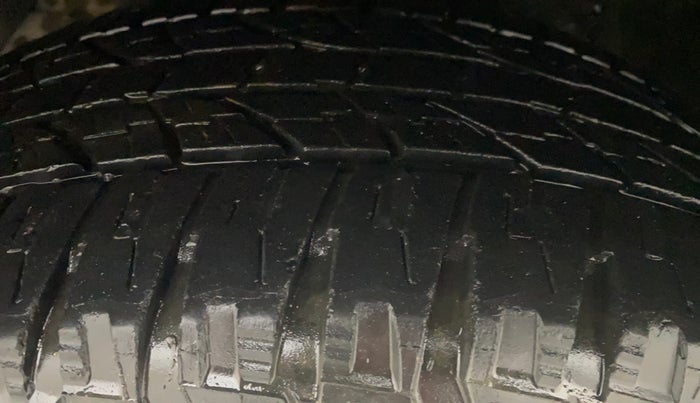 2013 Mahindra XUV500 W8, Diesel, Manual, 97,655 km, Left Front Tyre Tread