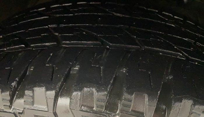 2013 Mahindra XUV500 W8, Diesel, Manual, 97,655 km, Right Front Tyre Tread