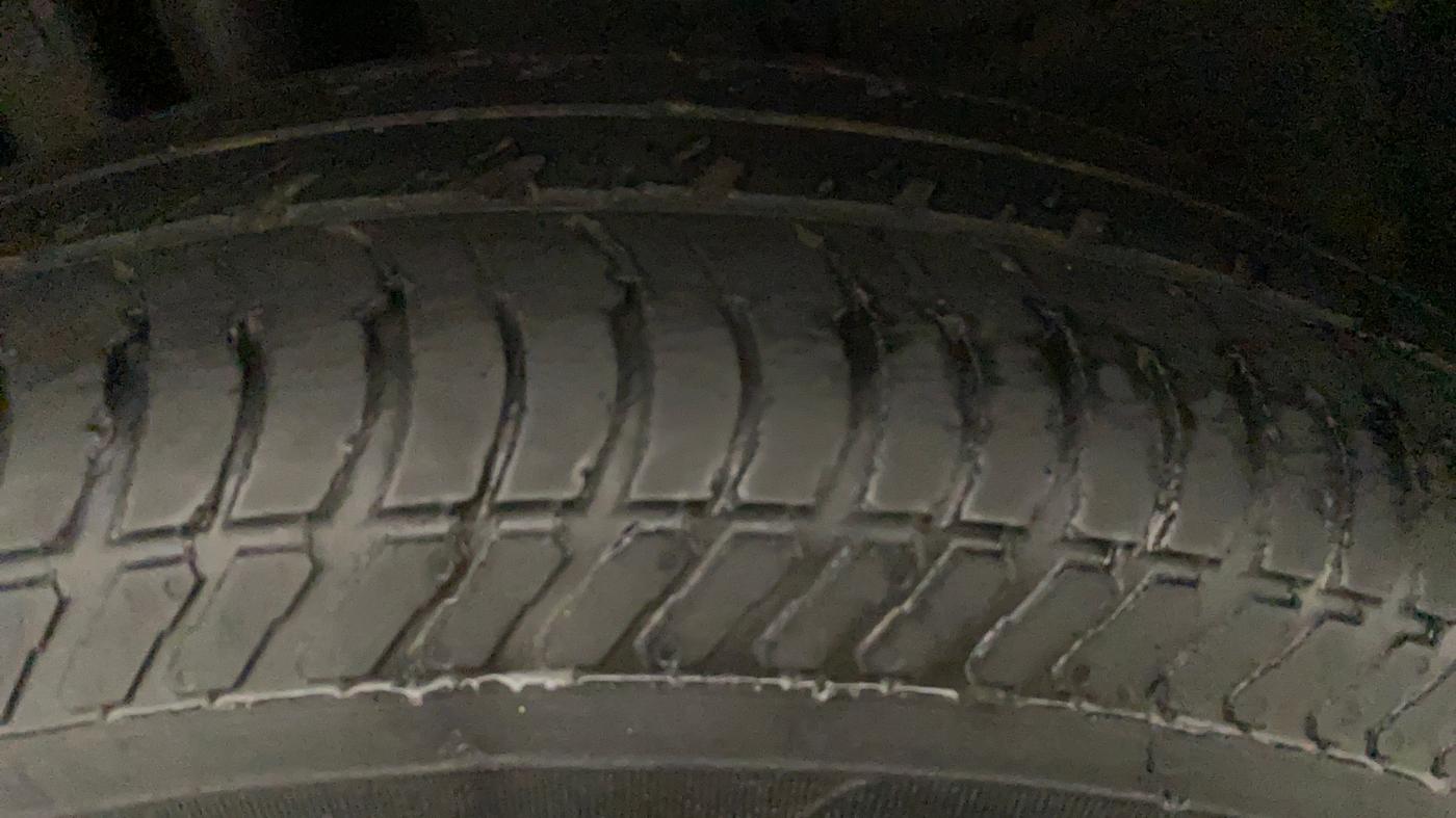2016 Maruti Swift Dzire VXI, Petrol, Manual, 49,827 km, Right Front Tyre Tread