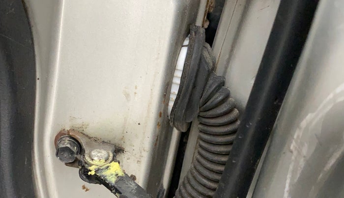 2011 Maruti Swift VXI, Petrol, Manual, 1,08,324 km, Right A pillar - Slightly rusted