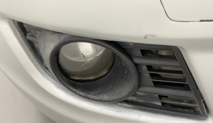 2011 Maruti Swift VXI, Petrol, Manual, 1,08,324 km, Right fog light - Minor damage