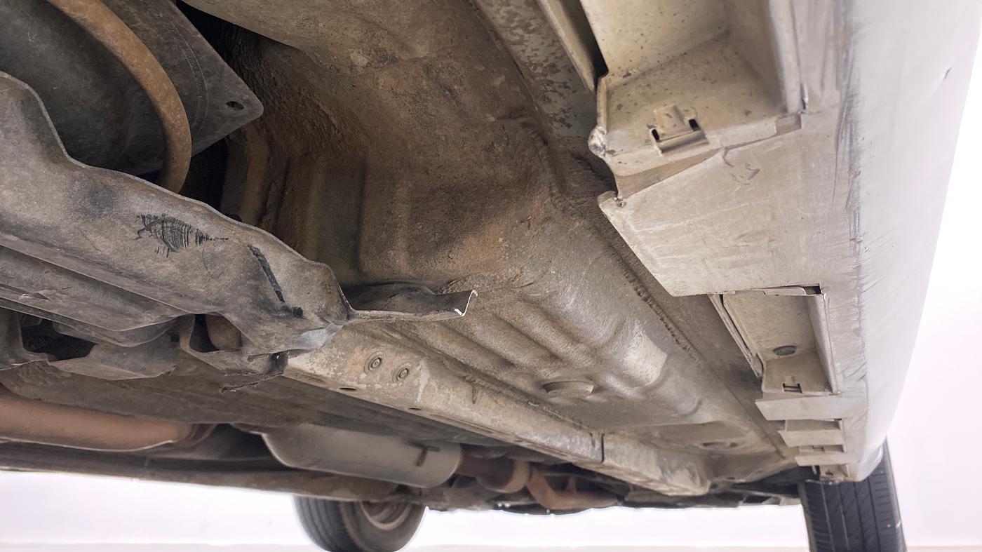 2012 Toyota Camry 2.5 AT, Petrol, Automatic, 1,50,439 km, Right Side Underbody
