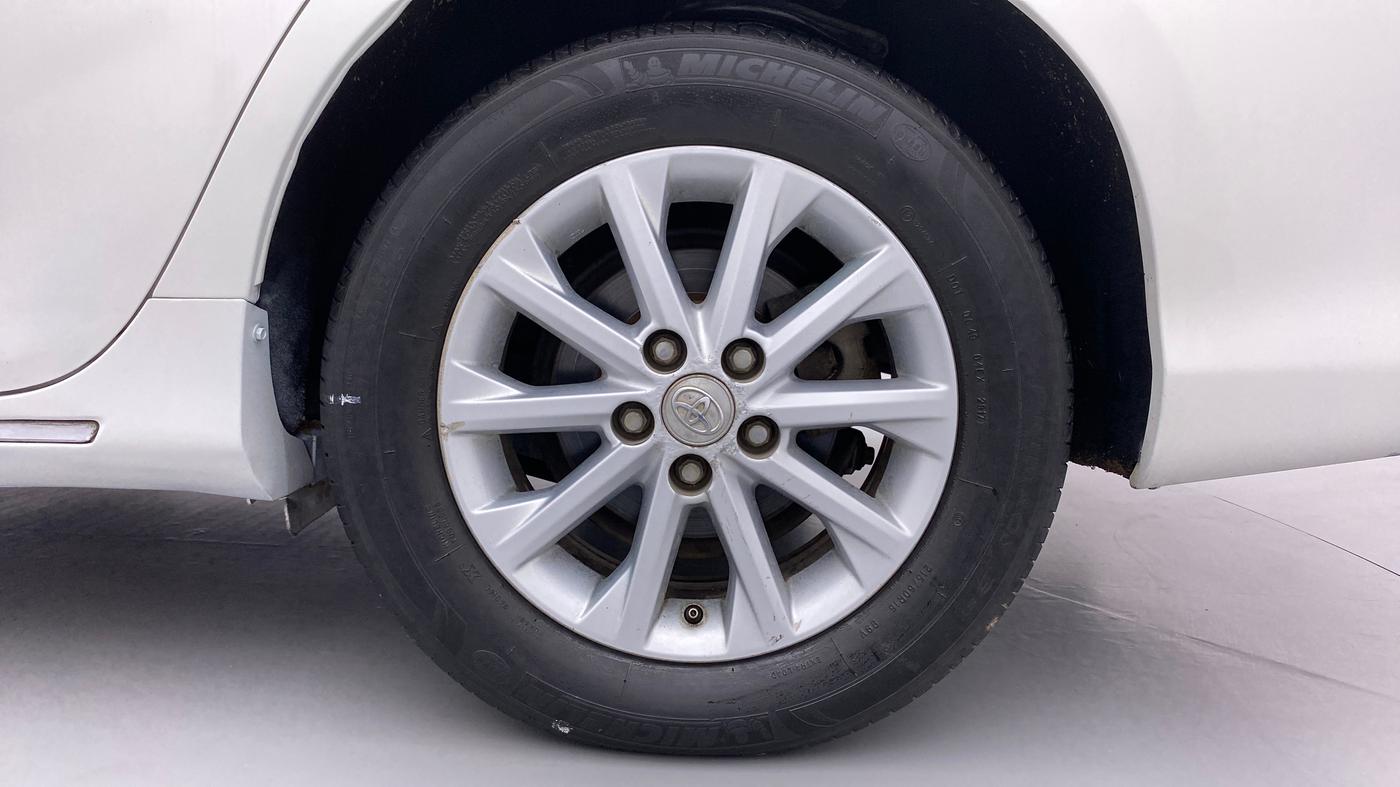 2012 Toyota Camry 2.5 AT, Petrol, Automatic, 1,50,439 km, Left Rear Wheel