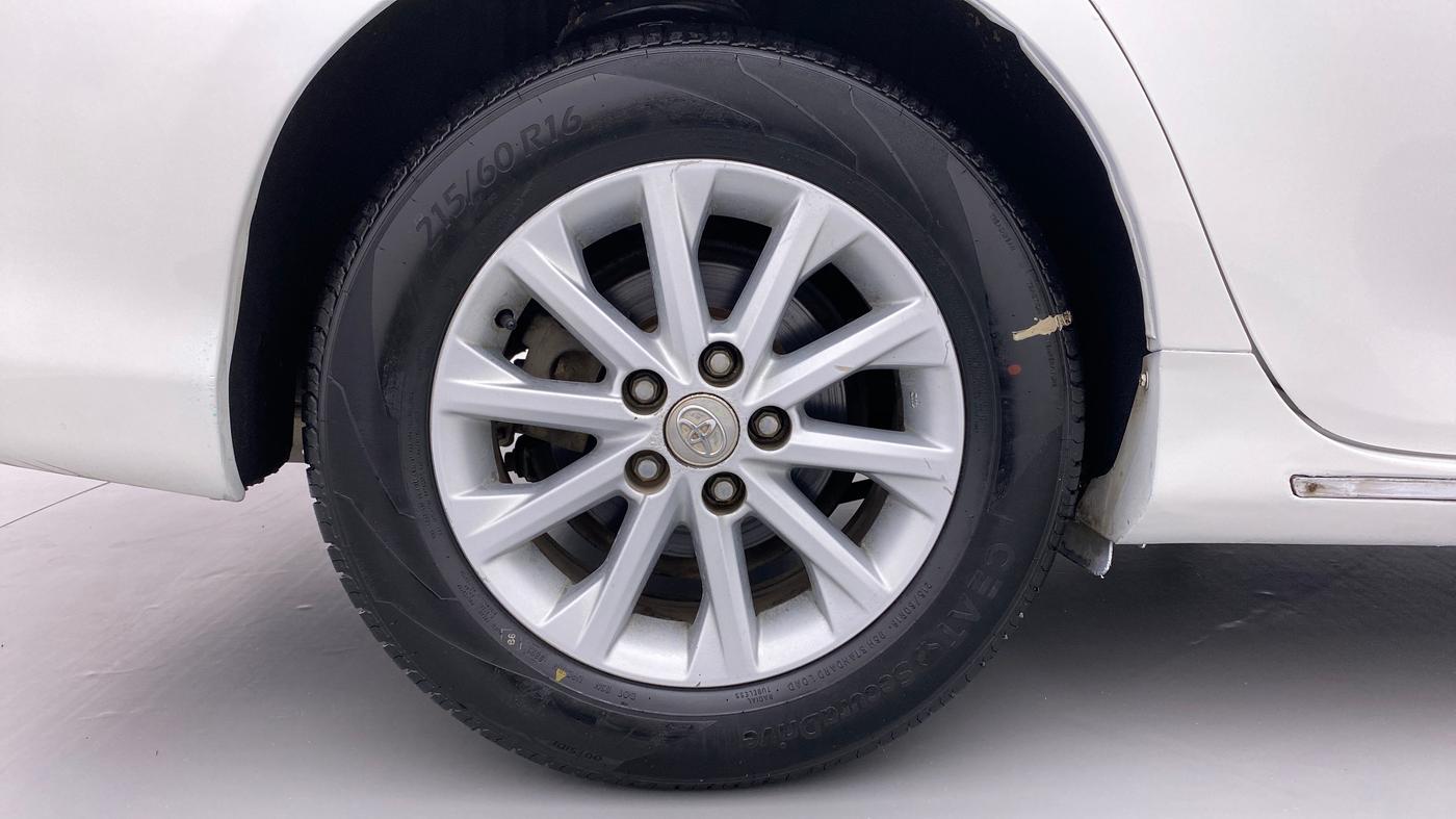 2012 Toyota Camry 2.5 AT, Petrol, Automatic, 1,50,439 km, Right Rear Wheel