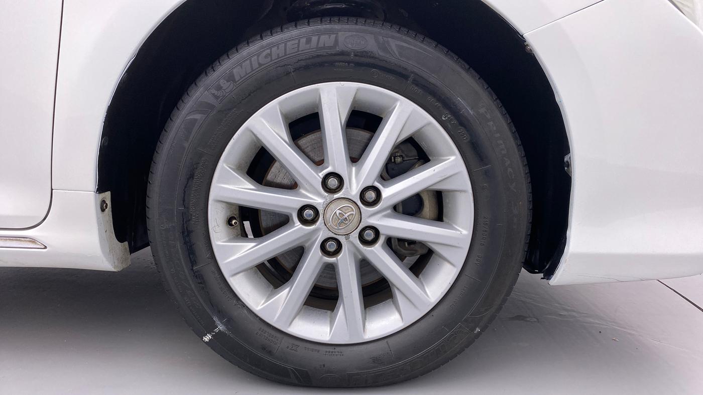 2012 Toyota Camry 2.5 AT, Petrol, Automatic, 1,50,439 km, Right Front Wheel