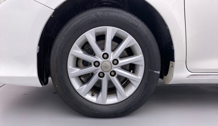 2012 Toyota Camry 2.5 AT, Petrol, Automatic, 1,50,439 km, Left Front Wheel