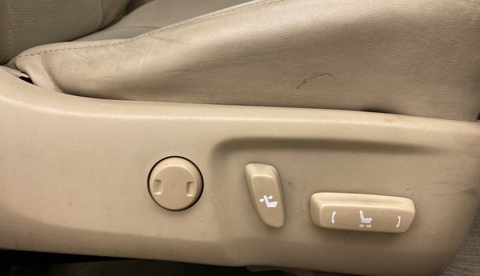 2012 Toyota Camry 2.5 AT, Petrol, Automatic, 1,50,439 km, Driver Side Adjustment Panel