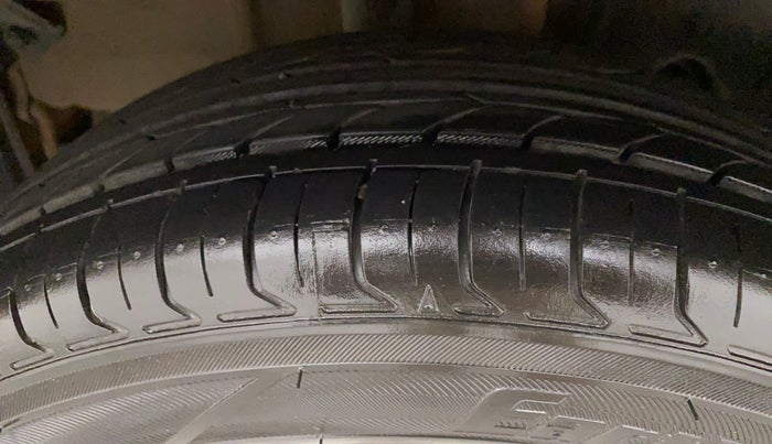 2017 Tata Tiago XZ PETROL, Petrol, Manual, 58,456 km, Right Rear Tyre Tread