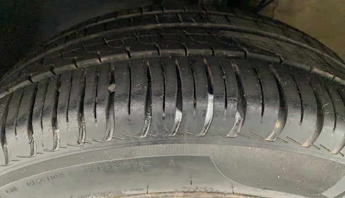 2015 Volkswagen Polo COMFORTLINE 1.2L PETROL, Petrol, Manual, 64,487 km, Left Front Tyre Tread