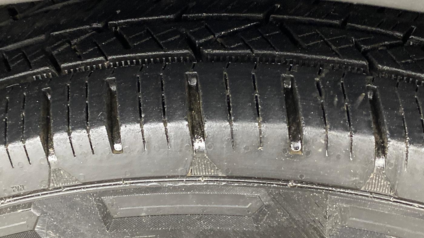 2018 Renault Captur RXT PETROL, Petrol, Manual, 1,46,833 km, Right Front Tyre Tread