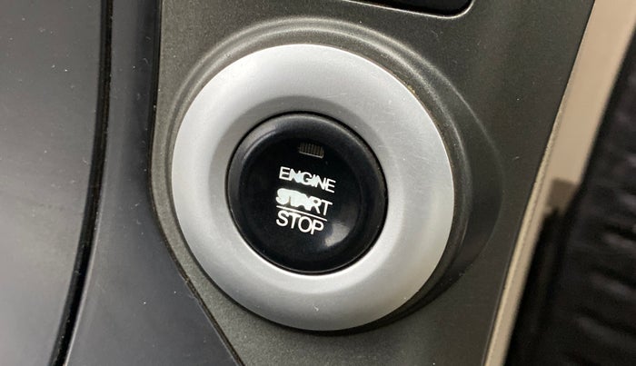 2017 Mahindra XUV500 W10, Diesel, Manual, 50,079 km, Keyless Start/ Stop Button