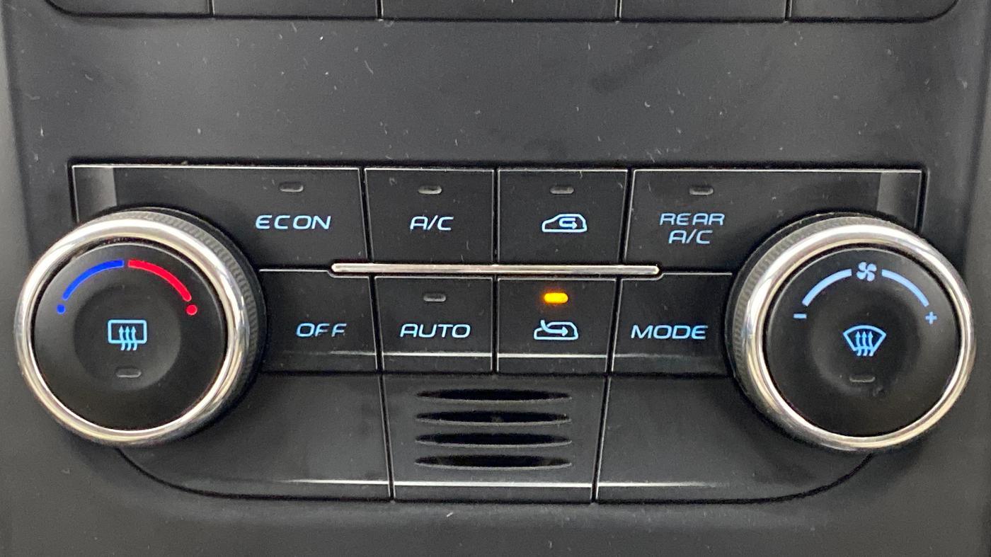 2017 Mahindra XUV500 W10, Diesel, Manual, 50,079 km, Automatic Climate Control