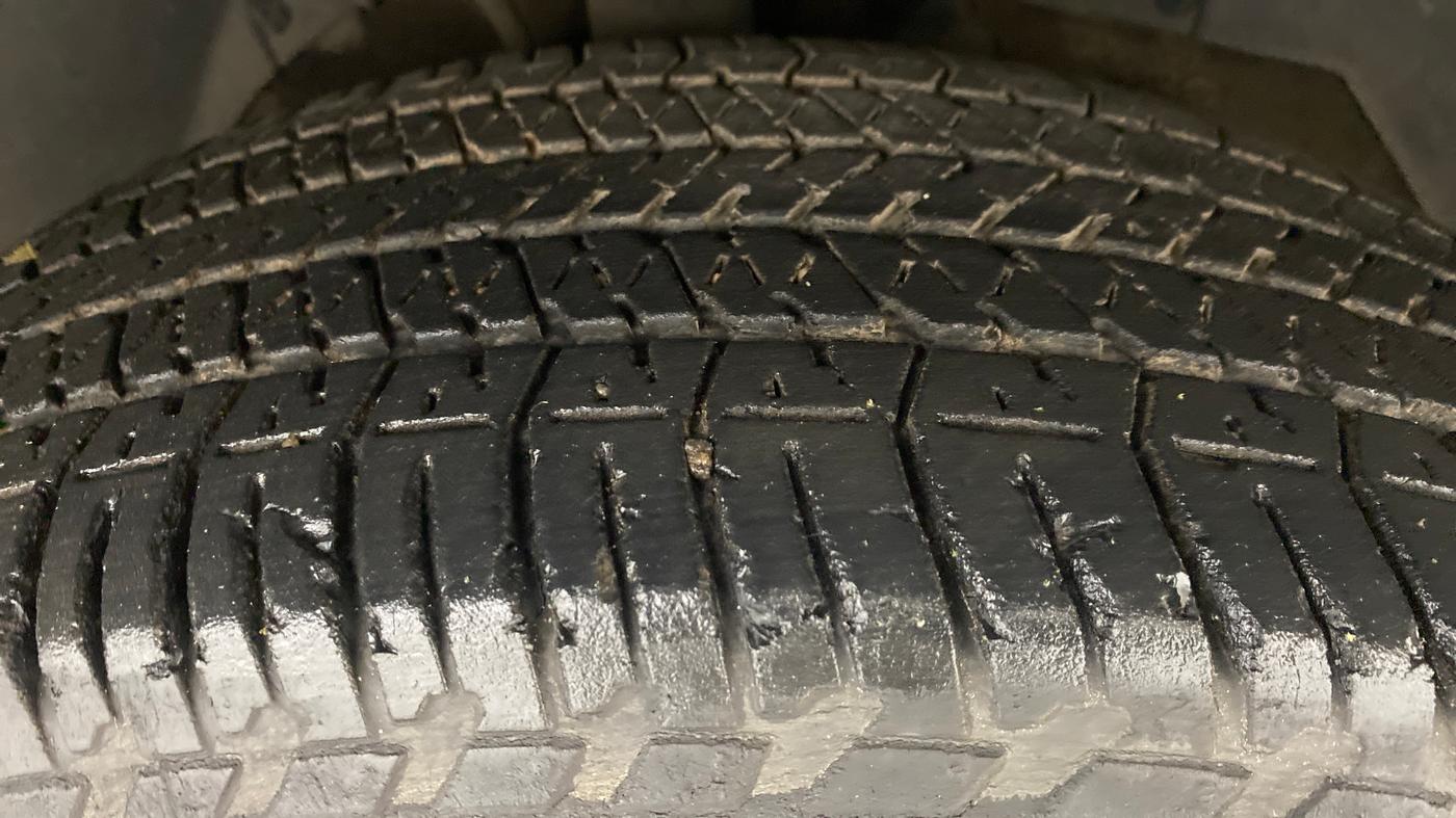 2017 Mahindra XUV500 W10, Diesel, Manual, 50,079 km, Right Front Tyre Tread