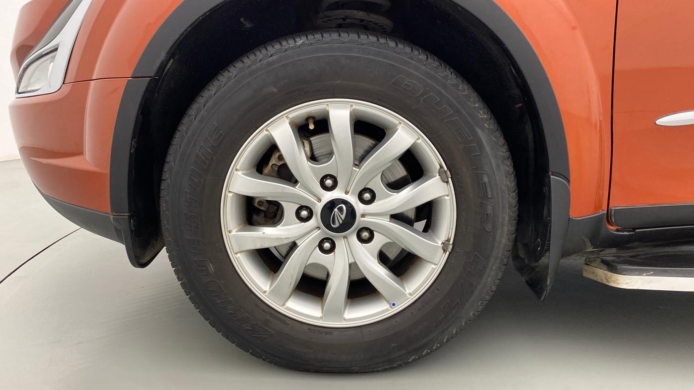 2017 Mahindra XUV500 W10, Diesel, Manual, 50,079 km, Left Front Wheel