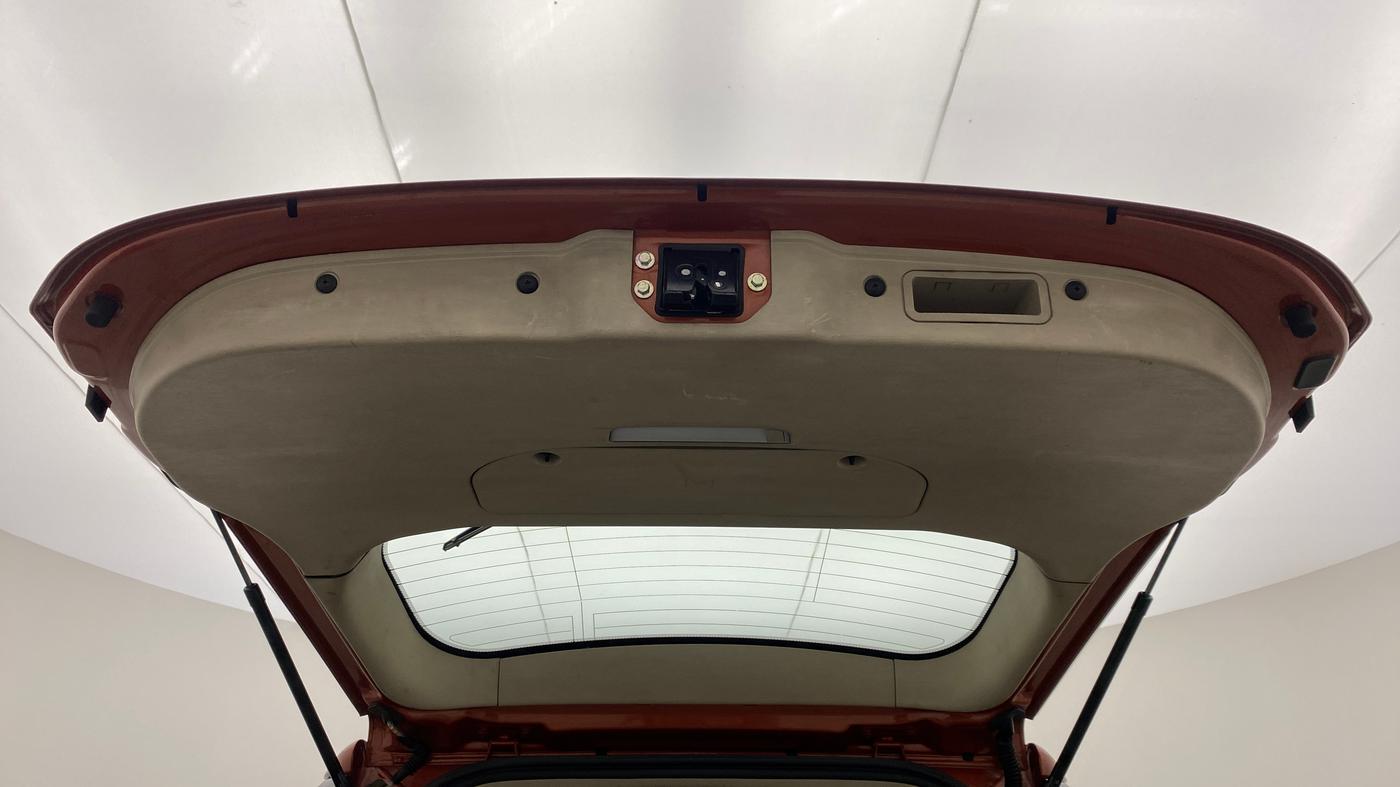 2017 Mahindra XUV500 W10, Diesel, Manual, 50,079 km, Boot Door Open