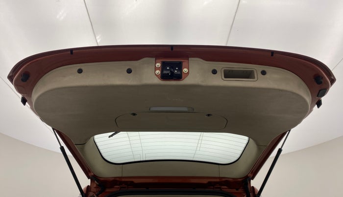 2017 Mahindra XUV500 W10, Diesel, Manual, 50,079 km, Boot Door Open