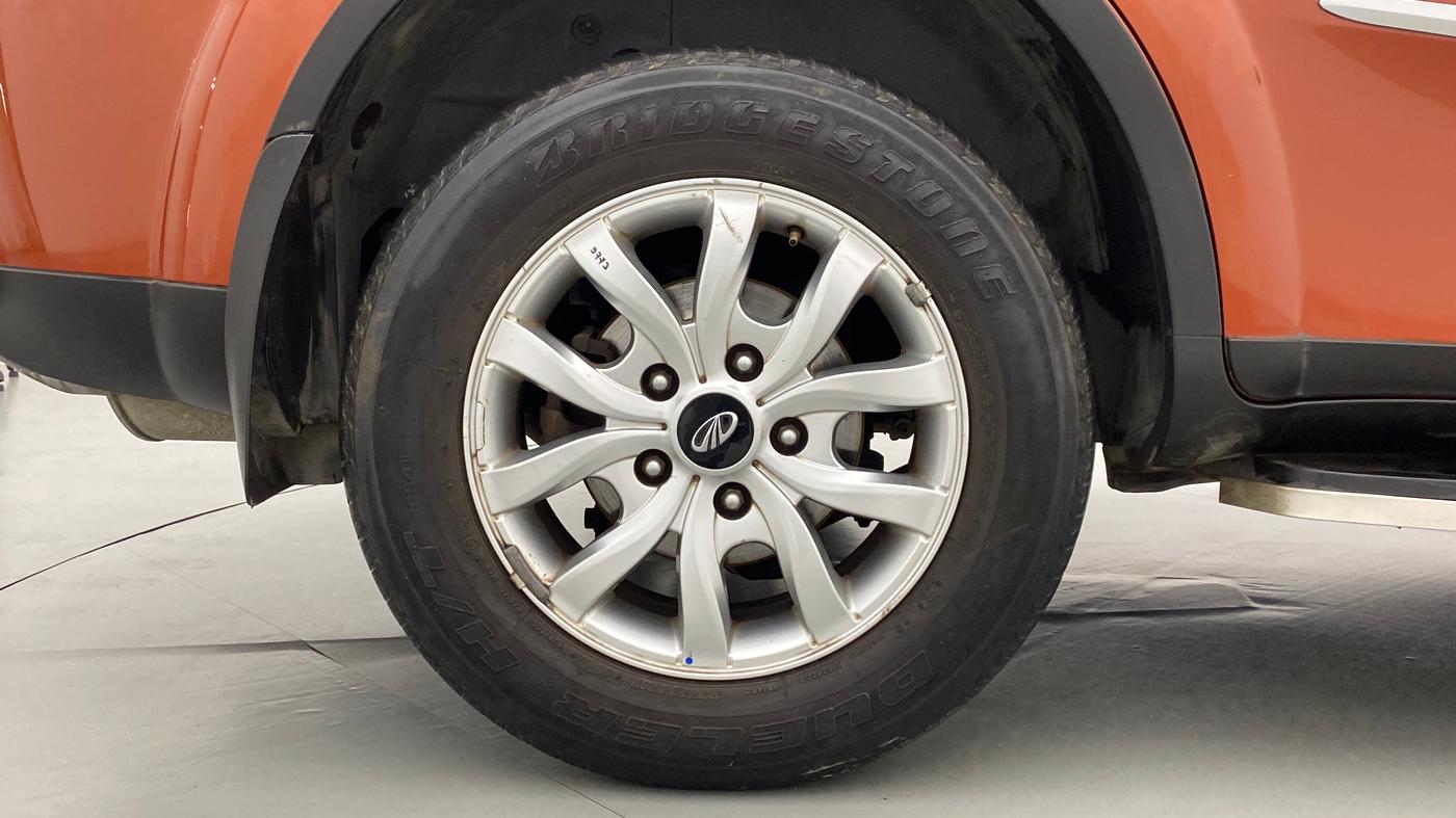 2017 Mahindra XUV500 W10, Diesel, Manual, 50,079 km, Right Rear Wheel