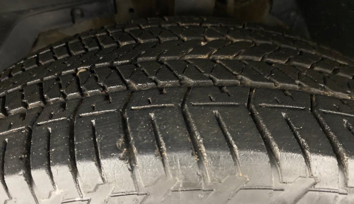 2017 Mahindra XUV500 W10, Diesel, Manual, 50,079 km, Left Front Tyre Tread