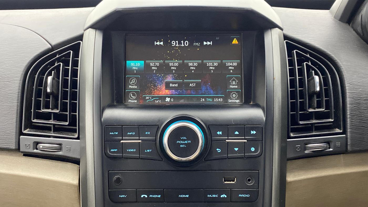 2017 Mahindra XUV500 W10, Diesel, Manual, 50,079 km, Infotainment System