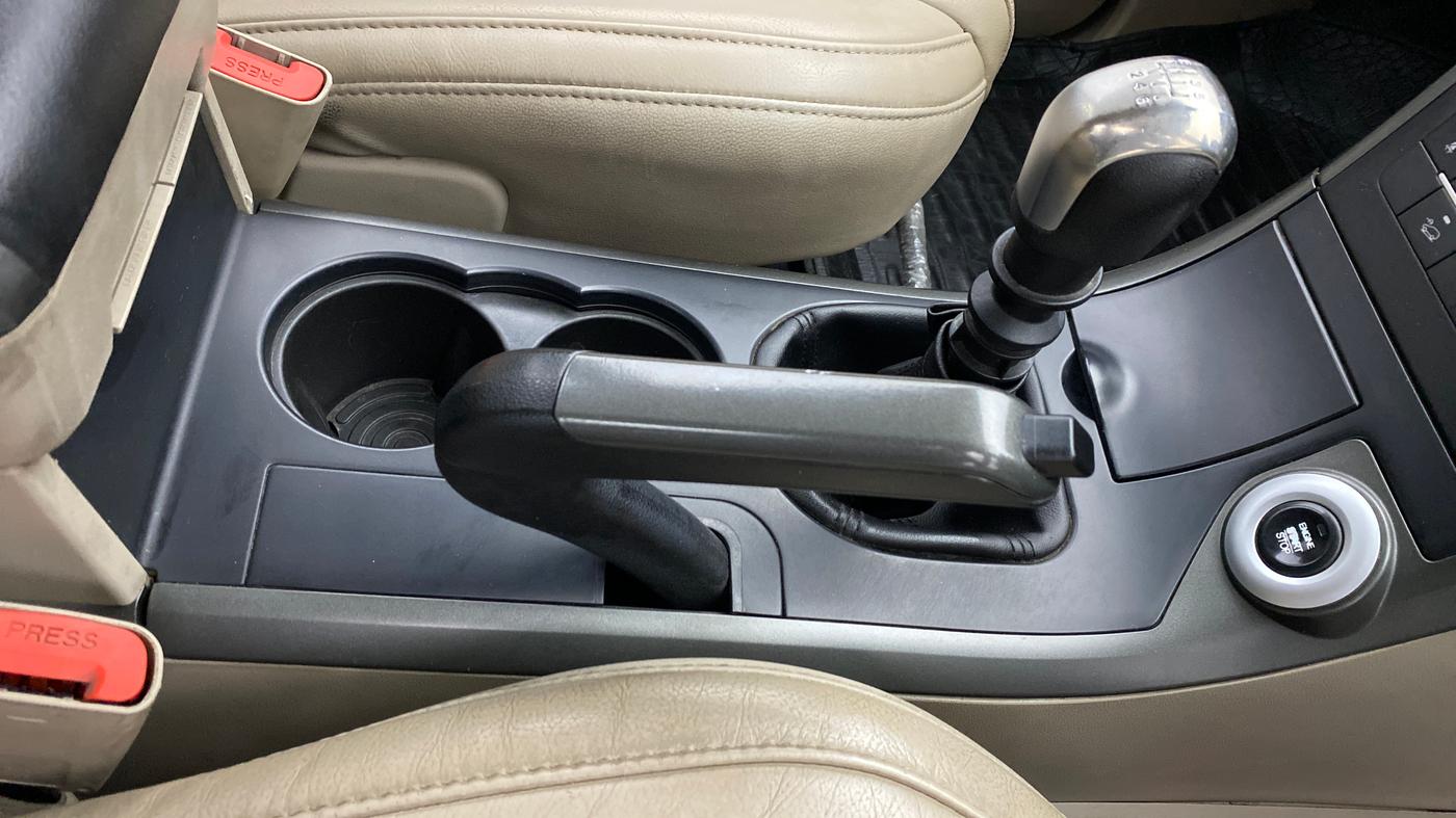 2017 Mahindra XUV500 W10, Diesel, Manual, 50,079 km, Gear Lever