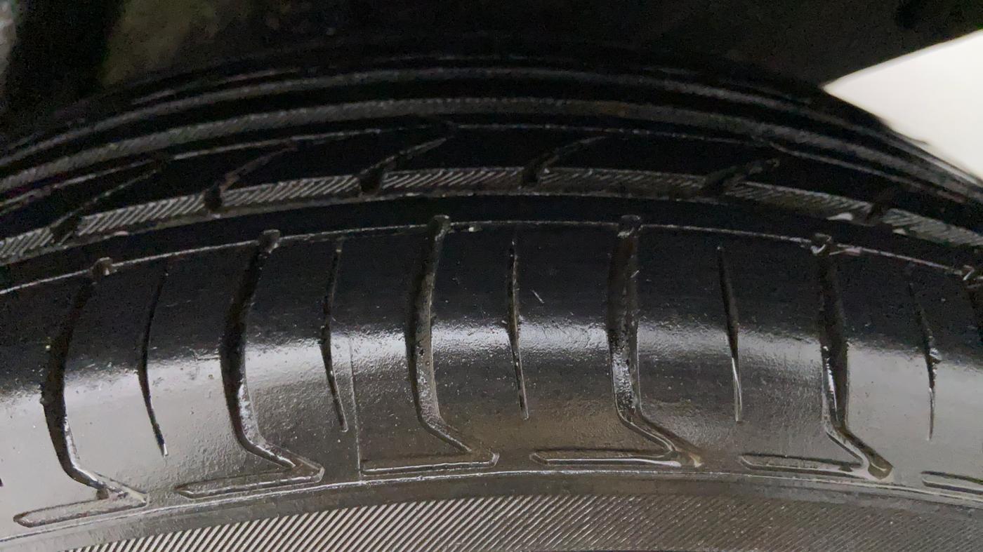 2012 Hyundai i20 MAGNA O 1.2, Petrol, Manual, 30,201 km, Left Front Tyre Tread