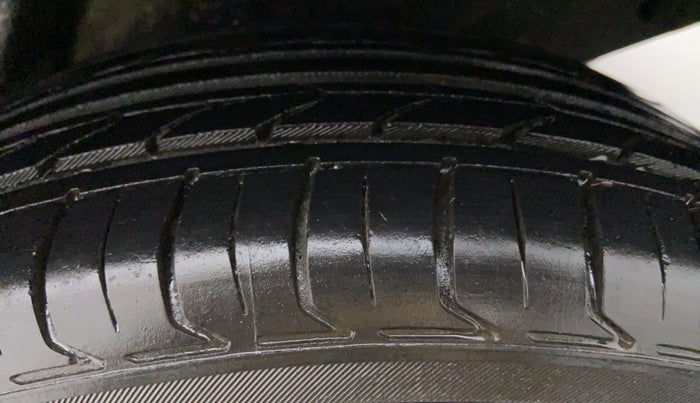 2012 Hyundai i20 MAGNA O 1.2, Petrol, Manual, 30,201 km, Left Front Tyre Tread