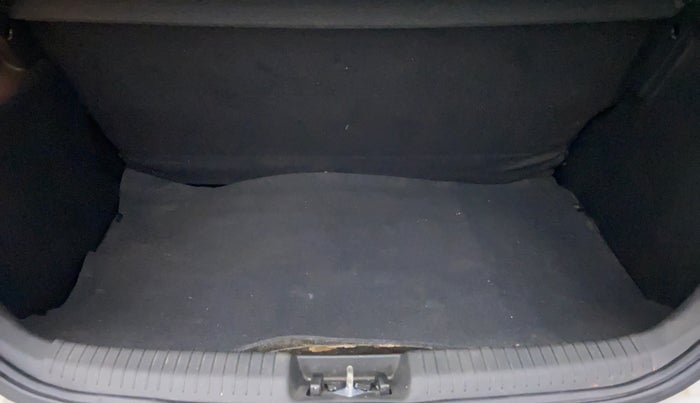 2012 Hyundai i20 MAGNA O 1.2, Petrol, Manual, 30,201 km, Boot Inside